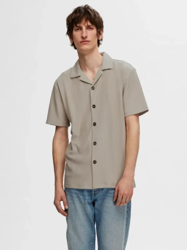 Skjorter>SELECTED RIBBET CUBAN-COLLAR KORTÆRMET SKJORTE Beige
