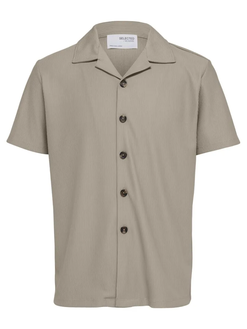 ribbet_cubancollar_kortrm_4-1.webp Skjorter>SELECTED RIBBET CUBAN-COLLAR KORTÆRMET SKJORTE Beige