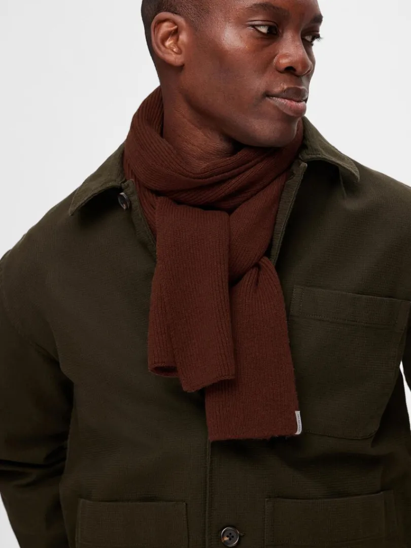 ribbet_halstrklde_1-3.webp Accessories>SELECTED RIBBET HALSTØRKLÆDE Brown