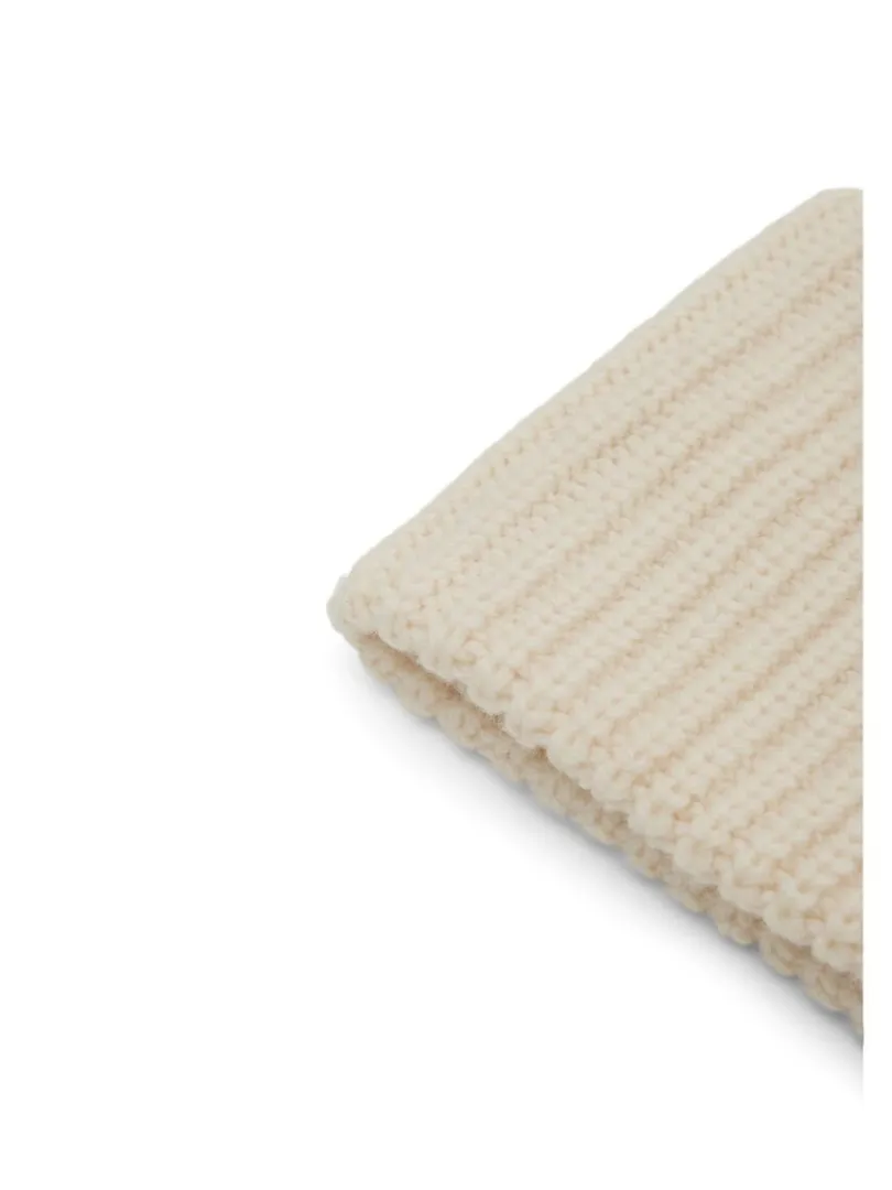 ribbet_strikket_pandebnd_1.webp Accessories>SELECTED RIBBET STRIKKET PANDEBÅND Beige