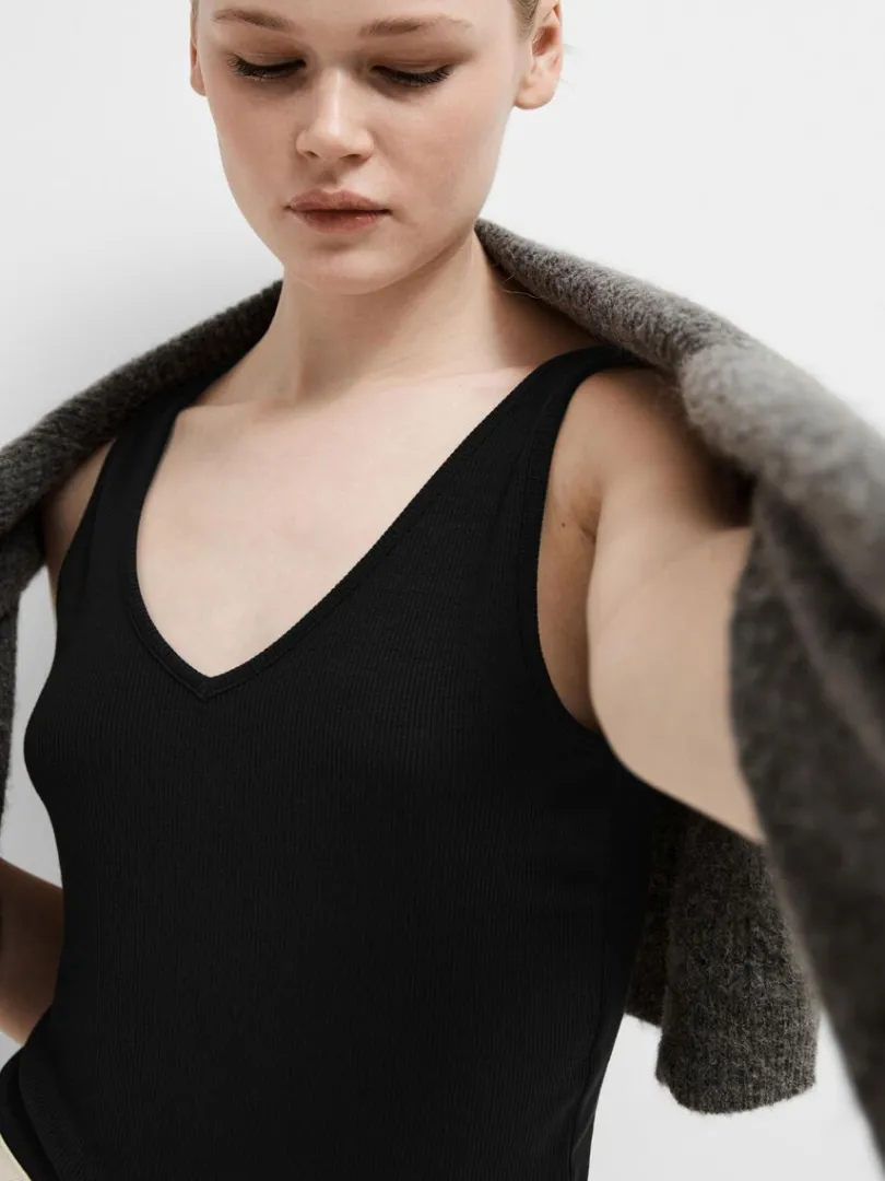 ribbet_tanktop_2.webp Toppe Og Bluser>SELECTED RIBBET TANKTOP Black