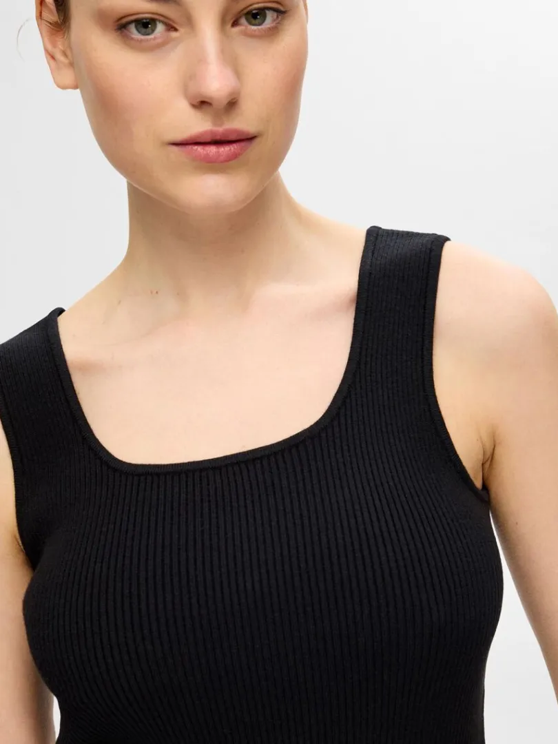 ribbet_tanktop_3-2.webp Toppe Og Bluser>SELECTED RIBBET TANKTOP Black