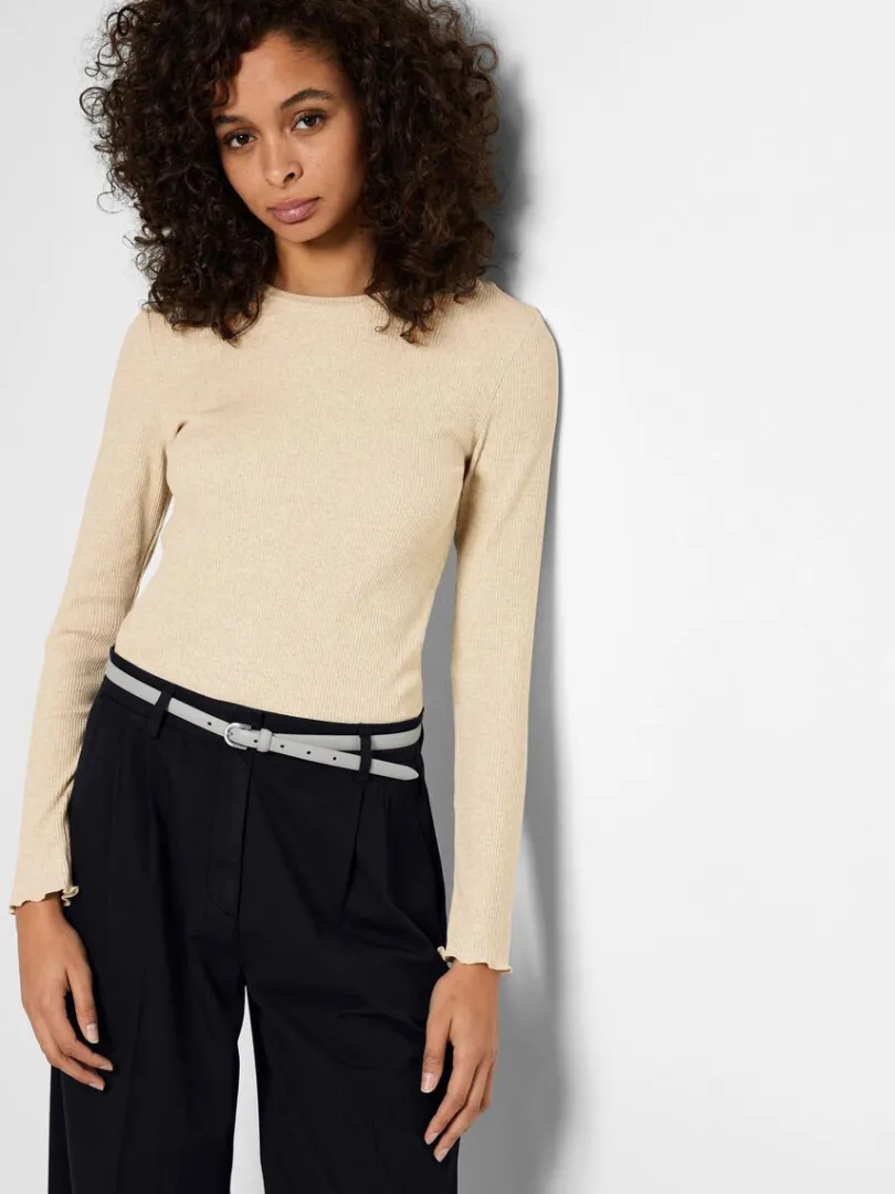 ribbet_top_med_lange_rmer_2-1.webp T-shirts>SELECTED RIBBET TOP MED LANGE ÆRMER Beige