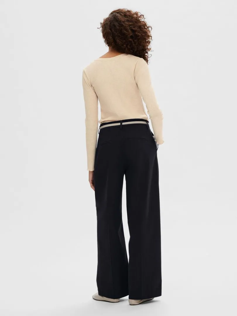 ribbet_top_med_lange_rmer_4-1.webp T-shirts>SELECTED RIBBET TOP MED LANGE ÆRMER Beige
