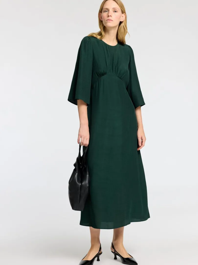 rme_maxikjole_2.webp Kjoler>SELECTED 3/4-ÆRME MAXIKJOLE Green