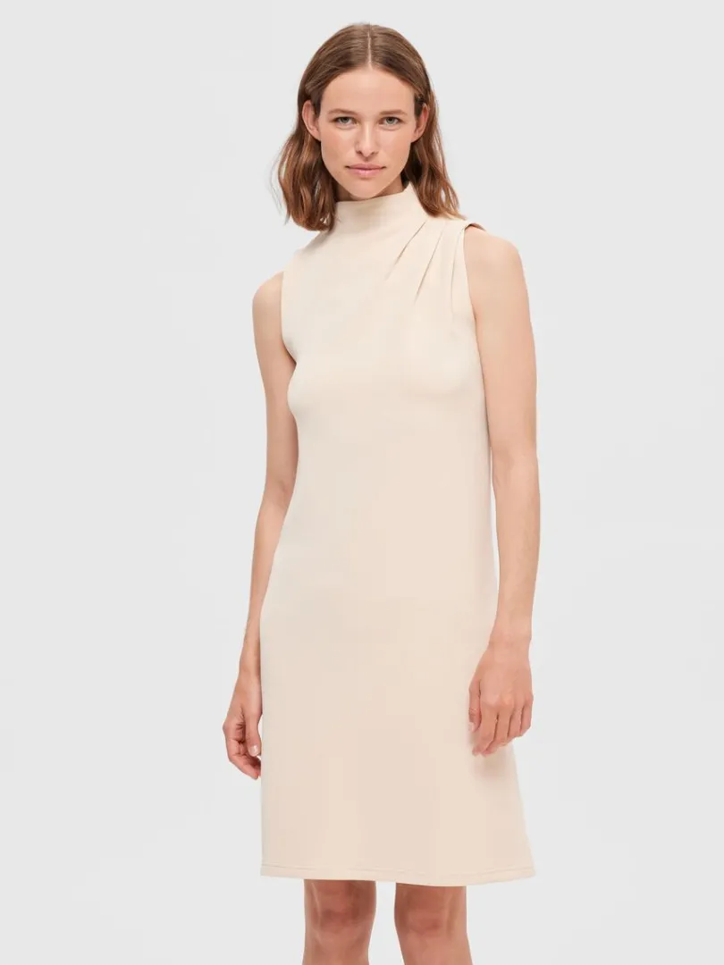 rmels_kort_kjole_0-1.webp Kjoler>SELECTED ÆRMELØS KORT KJOLE Beige