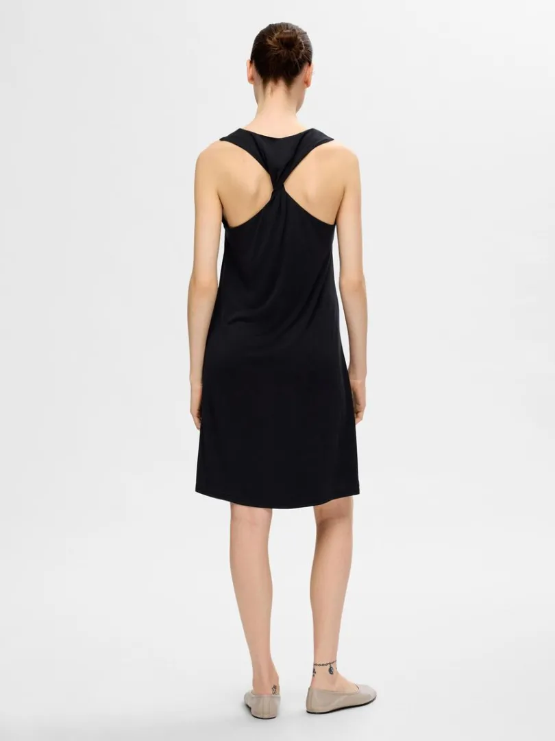 rmels_kort_kjole_4.webp Kjoler>SELECTED ÆRMELØS KORT KJOLE Black