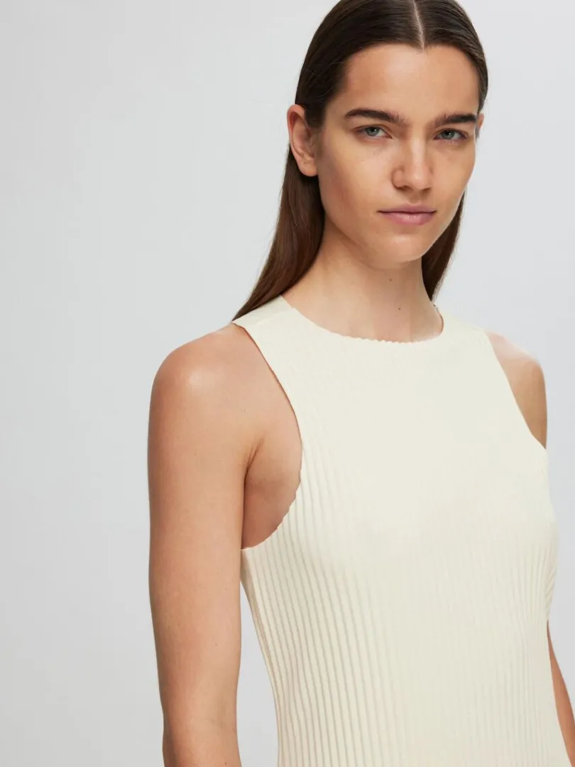 rmels_maxikjole_3.webp Kjoler>SELECTED ÆRMELØS MAXIKJOLE Beige
