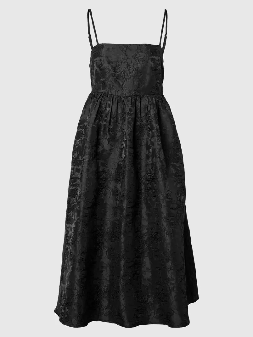 rmels_midikjole_5-1.webp Kjoler>SELECTED ÆRMELØS MIDIKJOLE Black