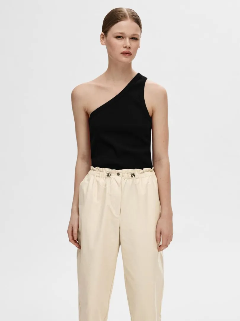 rmels_oneshouldertop_0-1.webp Toppe Og Bluser>SELECTED ÆRMELØS ONE-SHOULDER-TOP Black