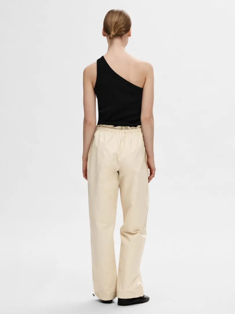 rmels_oneshouldertop_4-1.webp Toppe Og Bluser>SELECTED ÆRMELØS ONE-SHOULDER-TOP Black