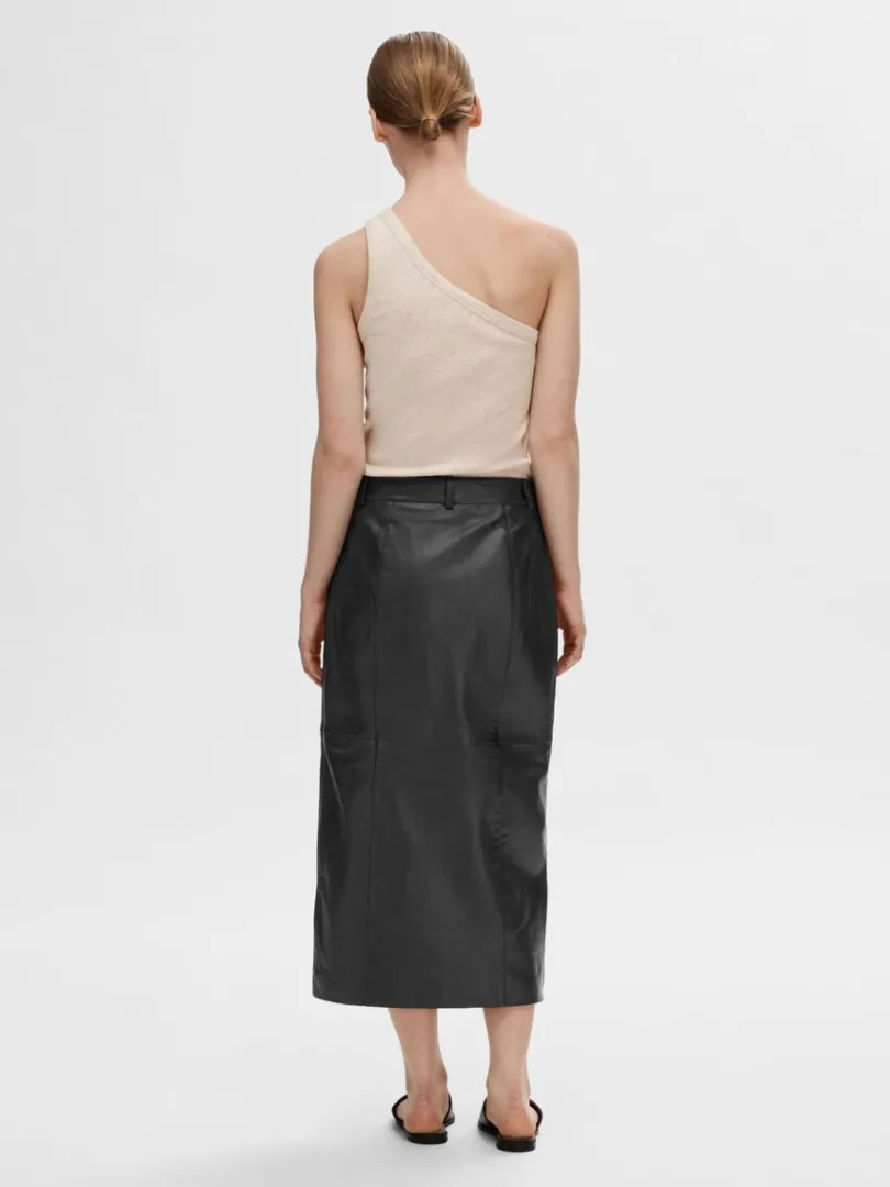 rmels_oneshouldertop_4.webp Toppe Og Bluser>SELECTED ÆRMELØS ONE-SHOULDER-TOP Beige