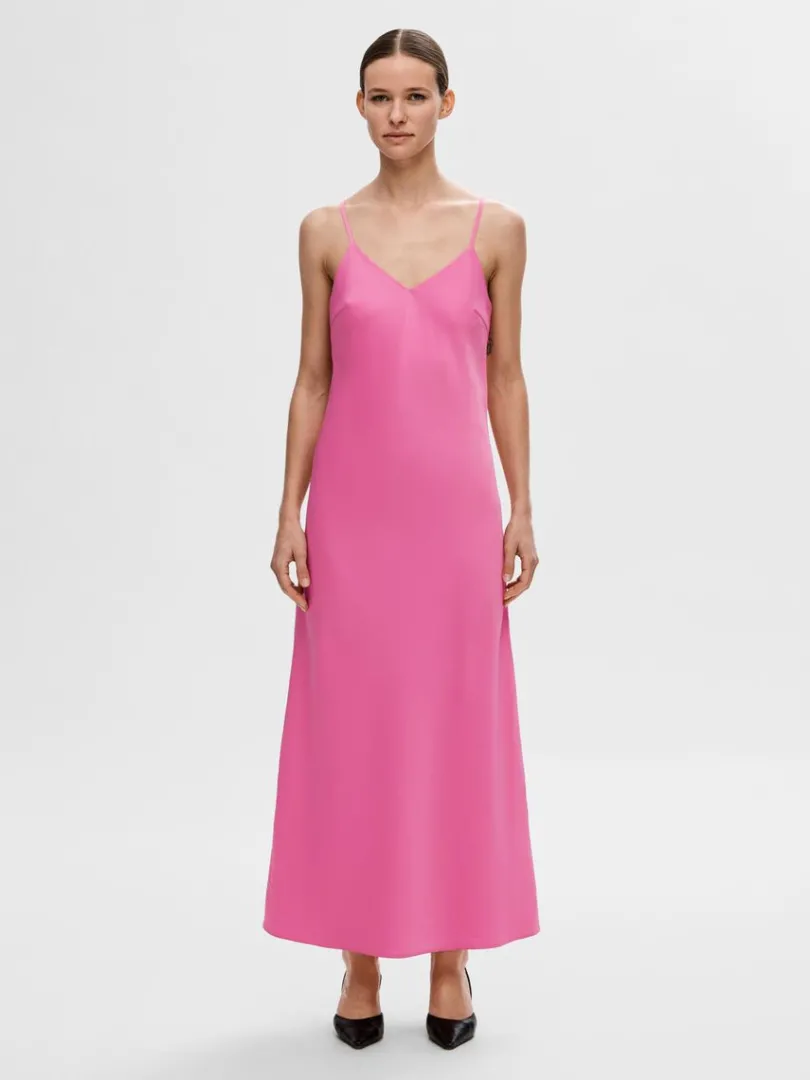 rmels_satin_maxikjole_1.webp Kjoler>SELECTED ÆRMELØS SATIN MAXIKJOLE Pink