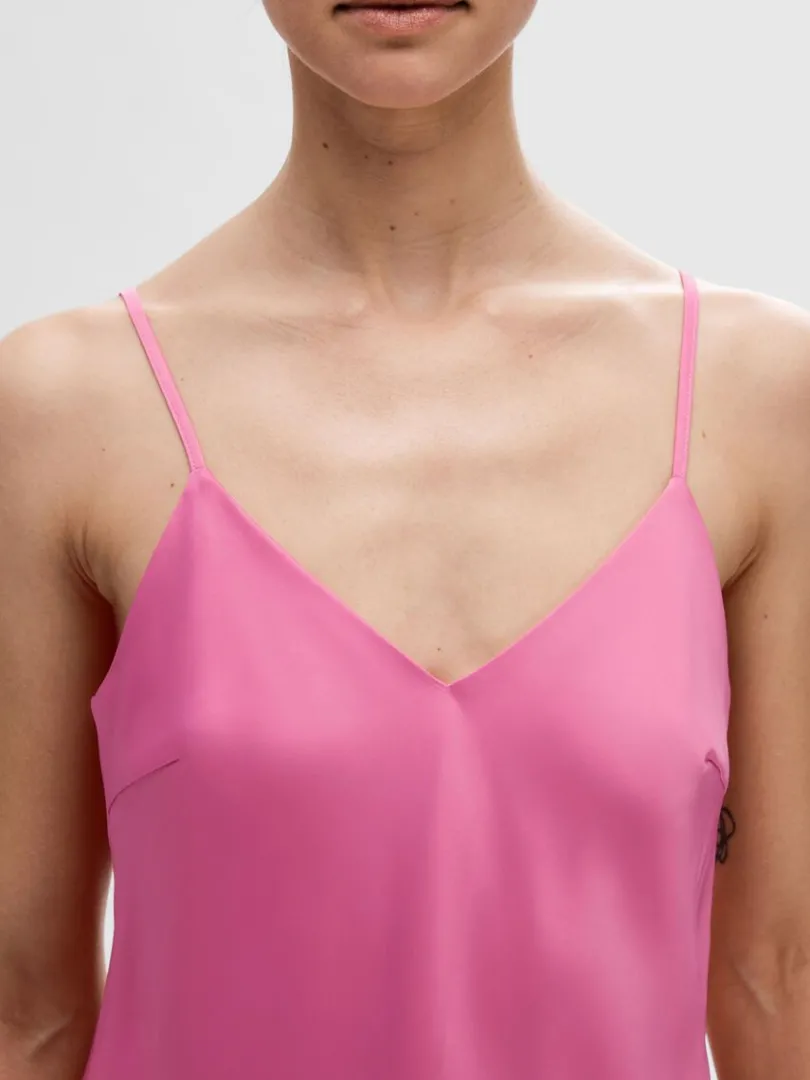 rmels_satin_maxikjole_3.webp Kjoler>SELECTED ÆRMELØS SATIN MAXIKJOLE Pink