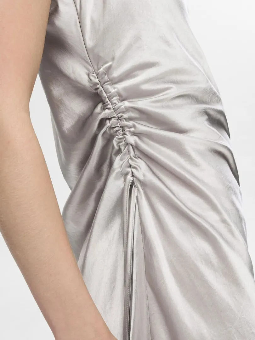 rmels_satin_midikjole_3.webp Kjoler>SELECTED ÆRMELØS SATIN MIDIKJOLE Silver