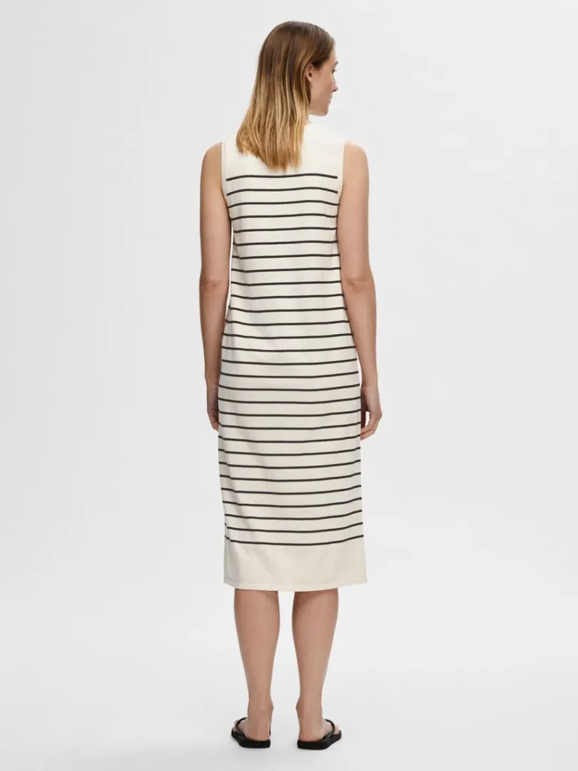 rmels_strik_maxikjole_4.webp Kjoler | Strik>SELECTED ÆRMELØS STRIK MAXIKJOLE Beige