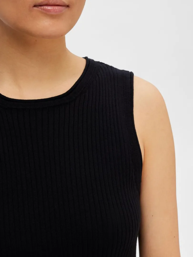 rmels_strikket_top_3-6.webp Toppe Og Bluser | Strik>SELECTED ÆRMELØS STRIKKET TOP Black