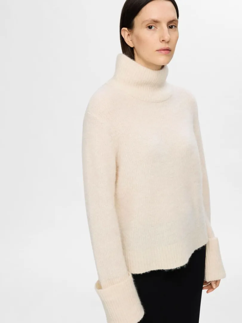 rullekrave_striktrje_2.webp Strik>SELECTED RULLEKRAVE STRIKTRØJE Beige