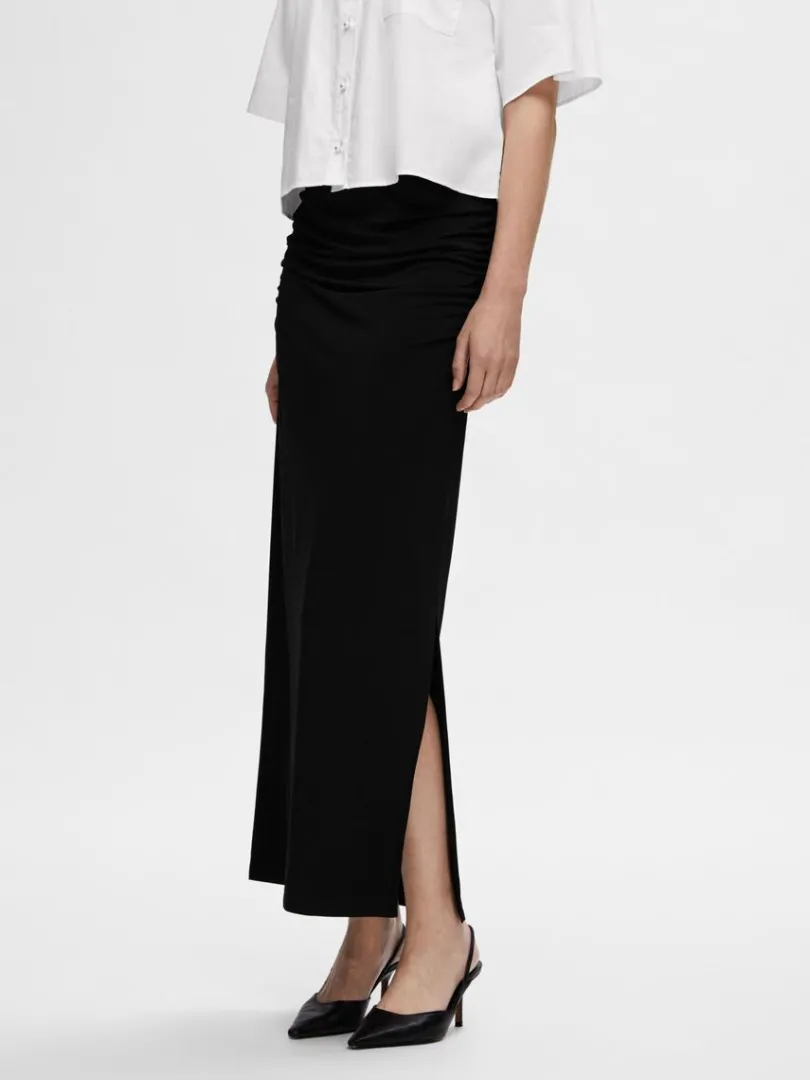 rynket_maxinederdel_1.webp Nederdele>SELECTED RYNKET MAXINEDERDEL Black