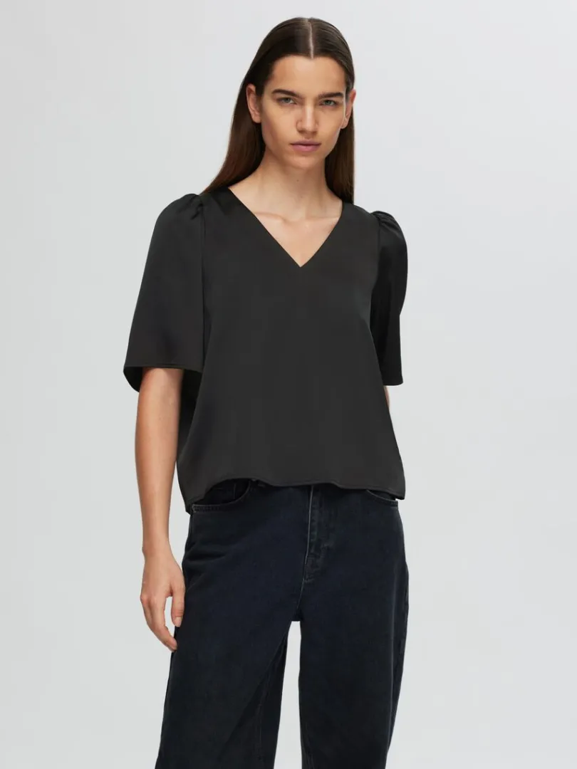 satin_bluse_med_rmer_0.webp Toppe Og Bluser>SELECTED SATIN BLUSE MED 2/4-ÆRMER Black