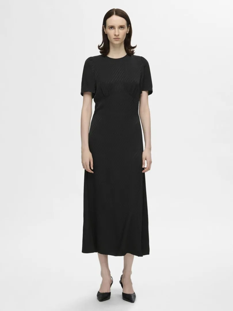 satin_maxikjole_0-1.webp Kjoler>SELECTED SATIN MAXIKJOLE Black