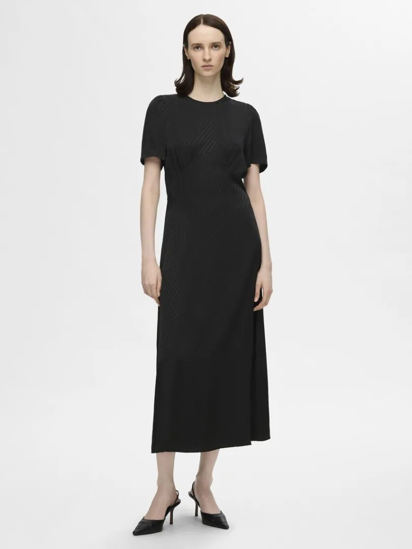satin_maxikjole_1-1.webp Kjoler>SELECTED SATIN MAXIKJOLE Black