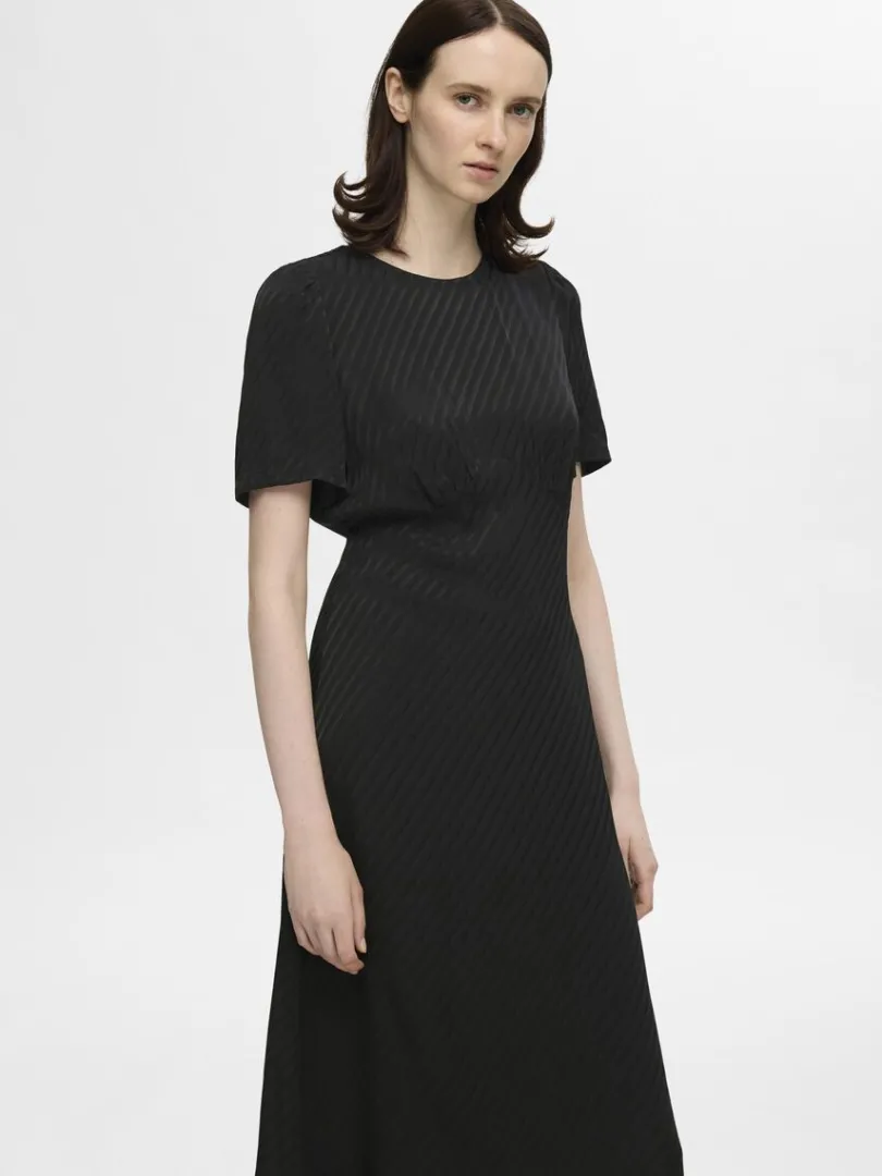 satin_maxikjole_2-1.webp Kjoler>SELECTED SATIN MAXIKJOLE Black