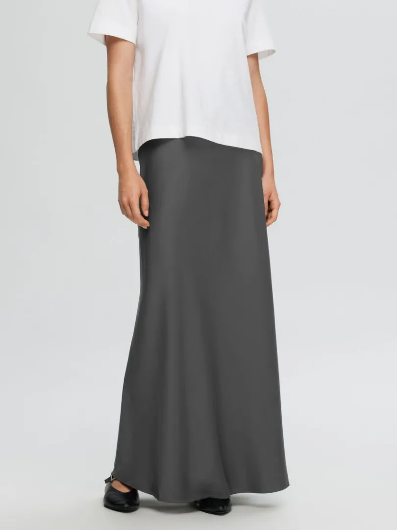 satin_maxinederdel_1.webp Nederdele>SELECTED SATIN MAXINEDERDEL Grey