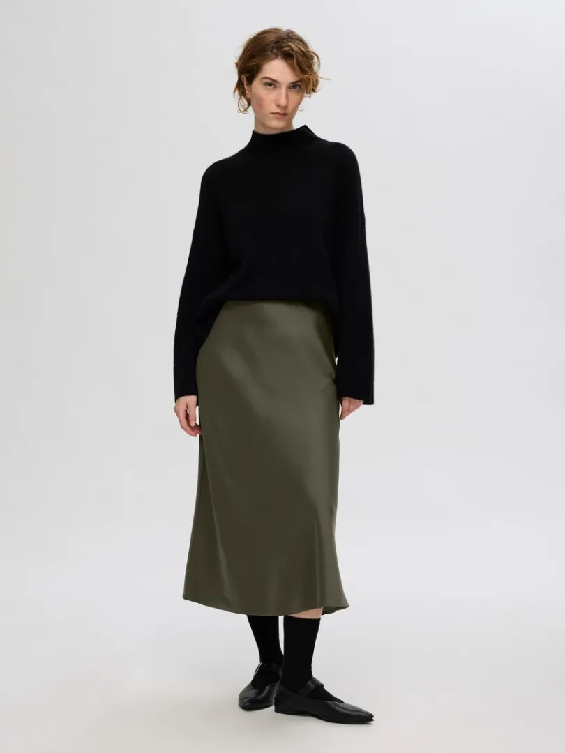 satin_midinederdel_2-5.webp Nederdele>SELECTED SATIN MIDINEDERDEL Green
