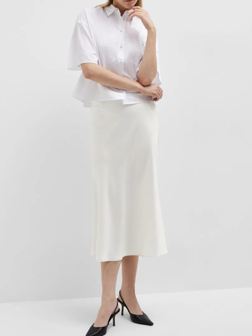 satin_midinederdel_3-6.webp Nederdele>SELECTED SATIN MIDINEDERDEL Beige