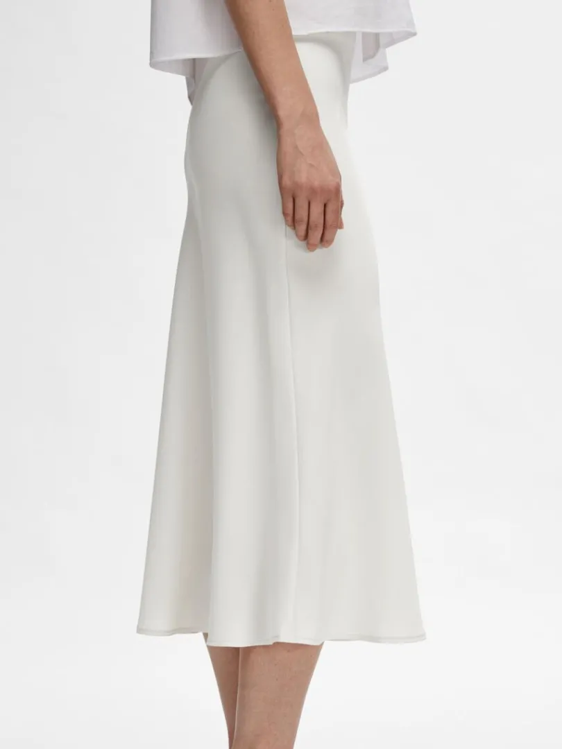 satin_midinederdel_4-6.webp Nederdele>SELECTED SATIN MIDINEDERDEL Beige