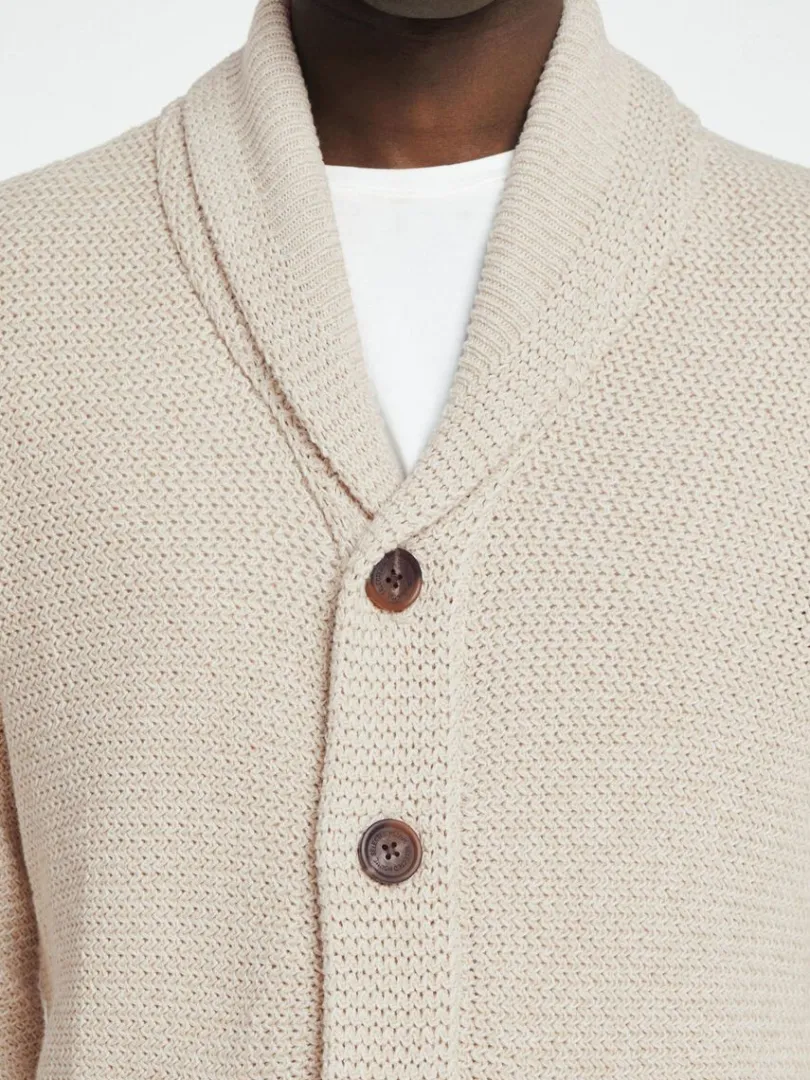 shawlneck_strikket_cardig_3.webp Strik>SELECTED SHAWL-NECK STRIKKET CARDIGAN Beige