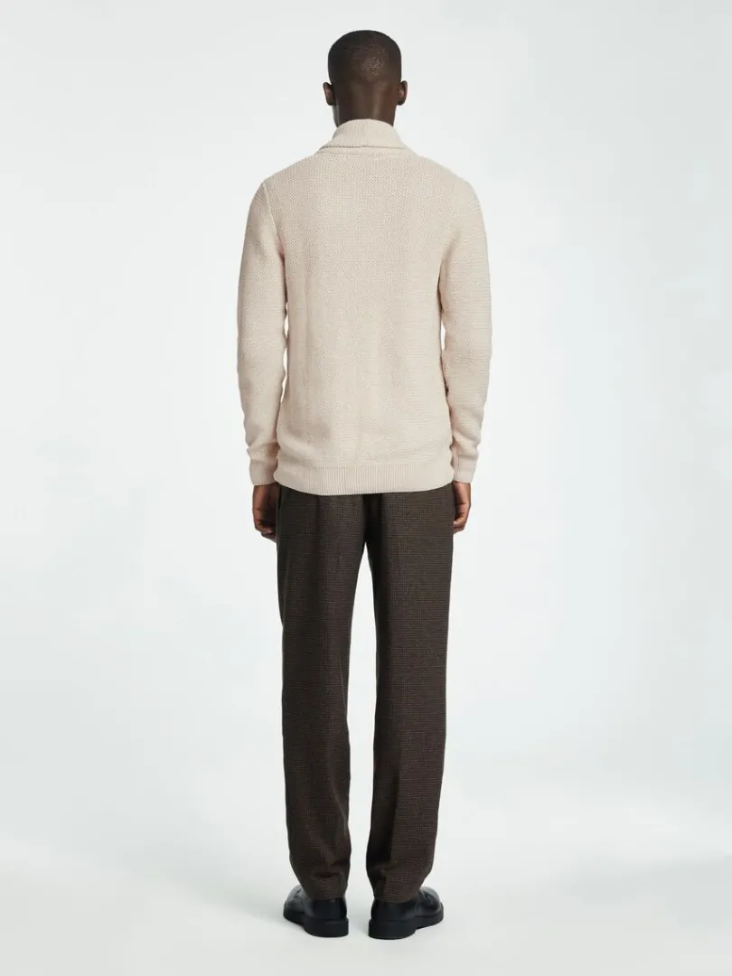 shawlneck_strikket_cardig_5.webp Strik>SELECTED SHAWL-NECK STRIKKET CARDIGAN Beige