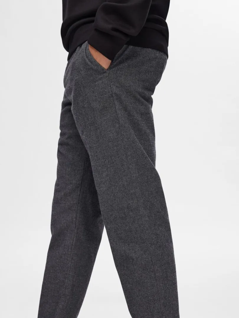 slimfit_brstet_chinos_3.webp Bukser>SELECTED 175 SLIM-FIT BØRSTET CHINOS Grey