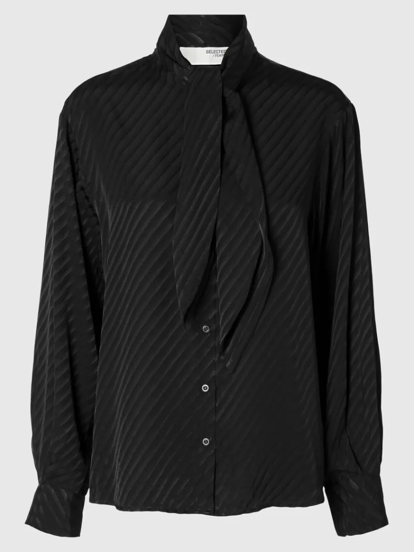 sljfedetalje_satinskjorte_5-1.webp Skjorter>SELECTED SLØJFEDETALJE SATINSKJORTE Black
