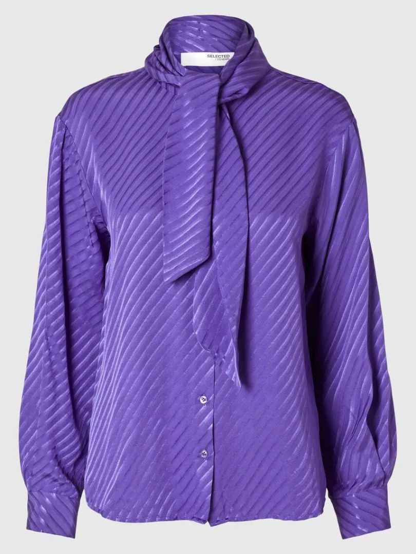 sljfedetalje_satinskjorte_5.webp Skjorter>SELECTED SLØJFEDETALJE SATINSKJORTE Purple