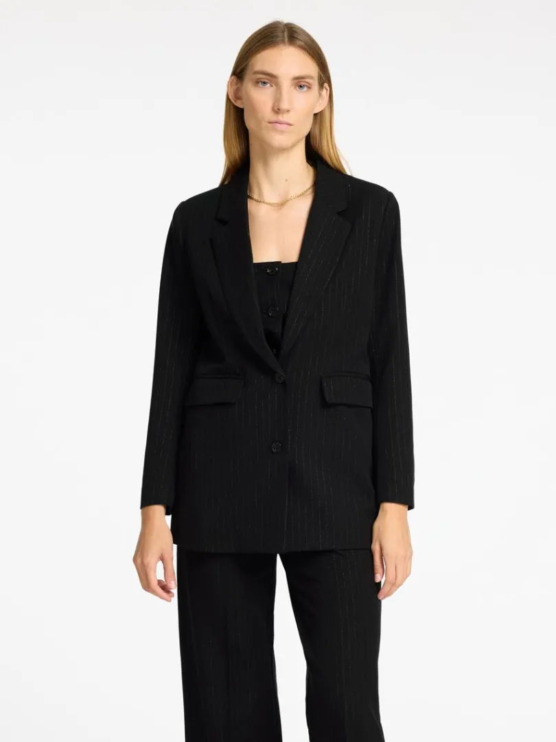slvnlestribe_oversized_bl_0.webp Jakkesæt & Blazers>SELECTED SØLV-NÅLESTRIBE OVERSIZED BLAZER Black