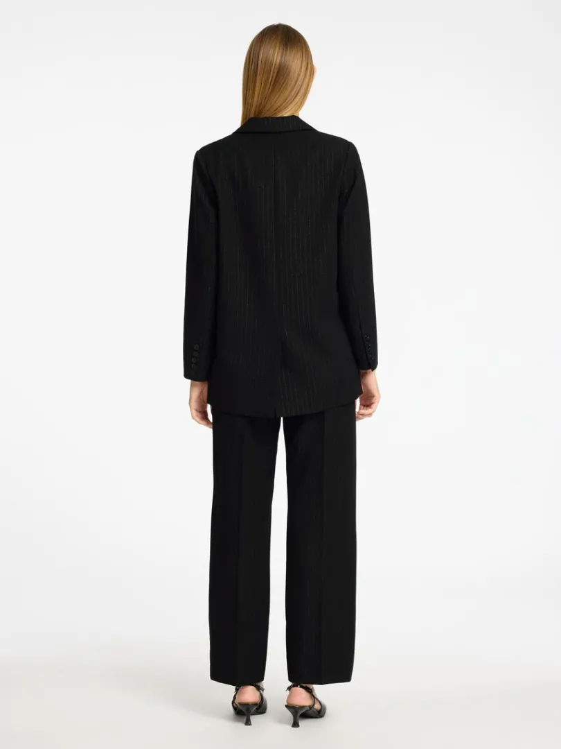 slvnlestribe_oversized_bl_4.webp Jakkesæt & Blazers>SELECTED SØLV-NÅLESTRIBE OVERSIZED BLAZER Black