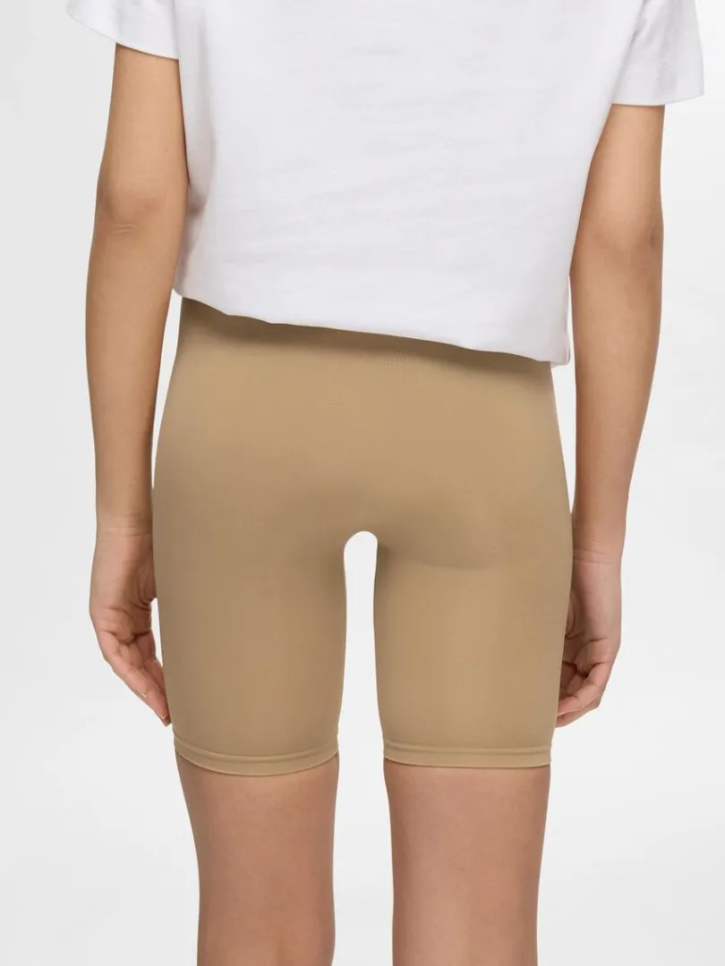 smls_shapewear_shorts_3-1.webp Shorts>SELECTED SØMLØS SHAPEWEAR SHORTS Beige
