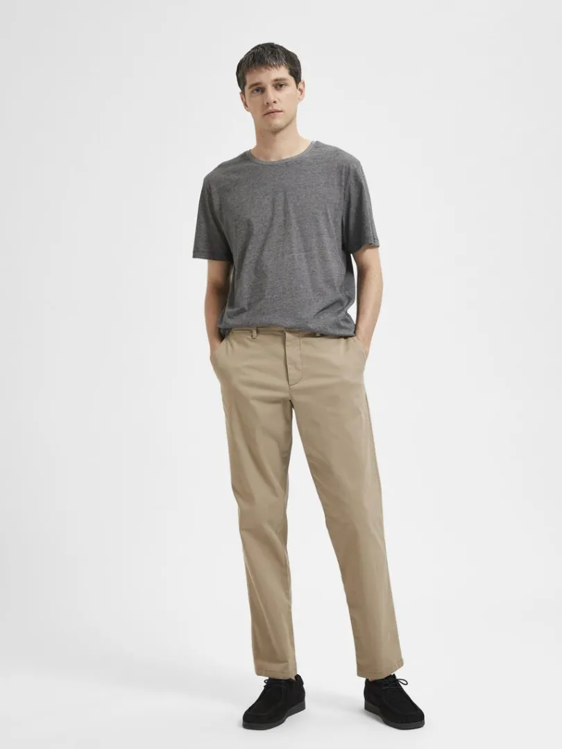 straight_flex_chinos_2-3.webp Bukser>SELECTED 196 STRAIGHT FLEX CHINOS Brown