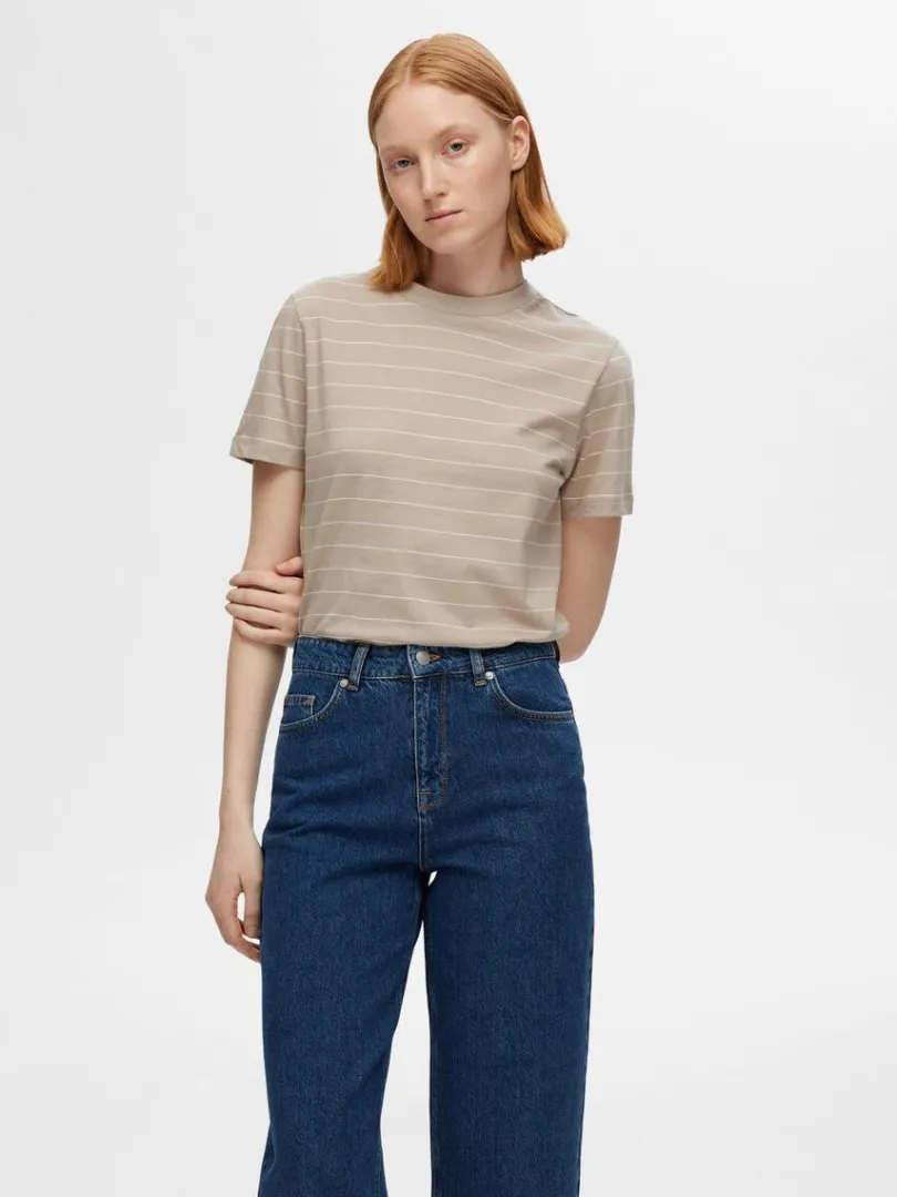 stribet_bomuld_tshirt_0-4.webp T-shirts>SELECTED STRIBET BOMULD T-SHIRT Beige