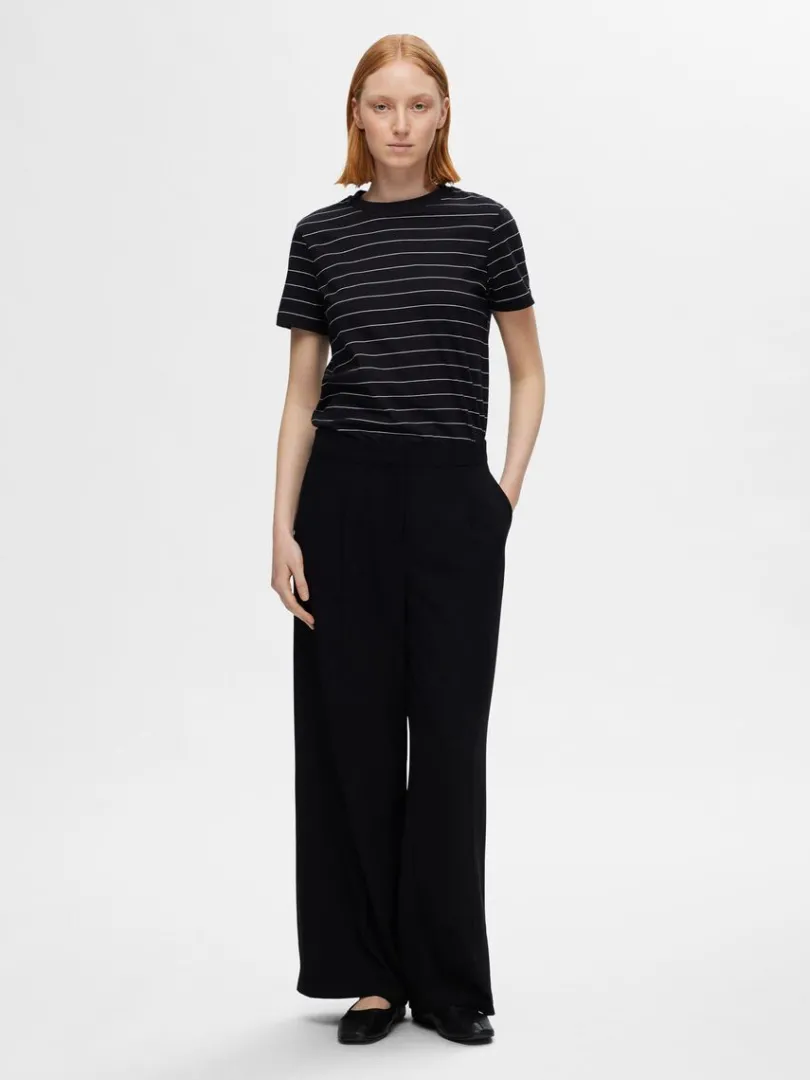 stribet_bomuld_tshirt_1-7.webp T-shirts>SELECTED STRIBET BOMULD T-SHIRT Black