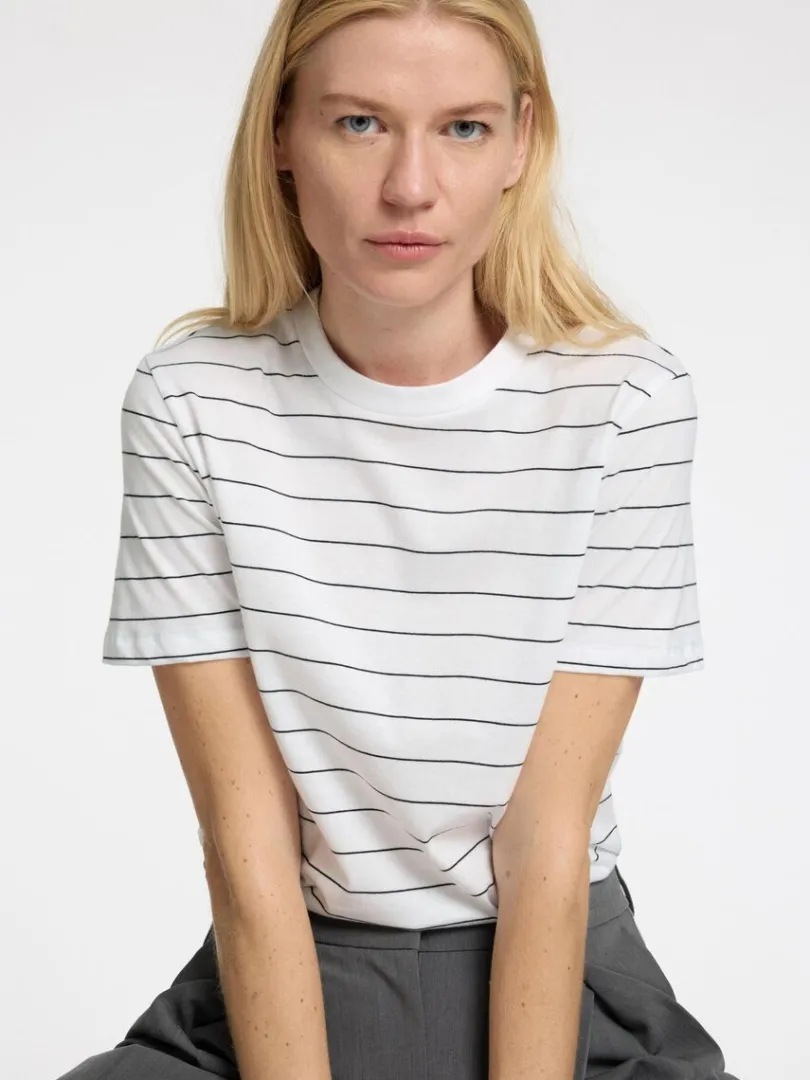 stribet_bomuld_tshirt_2-1.webp T-shirts>SELECTED STRIBET BOMULD T-SHIRT White