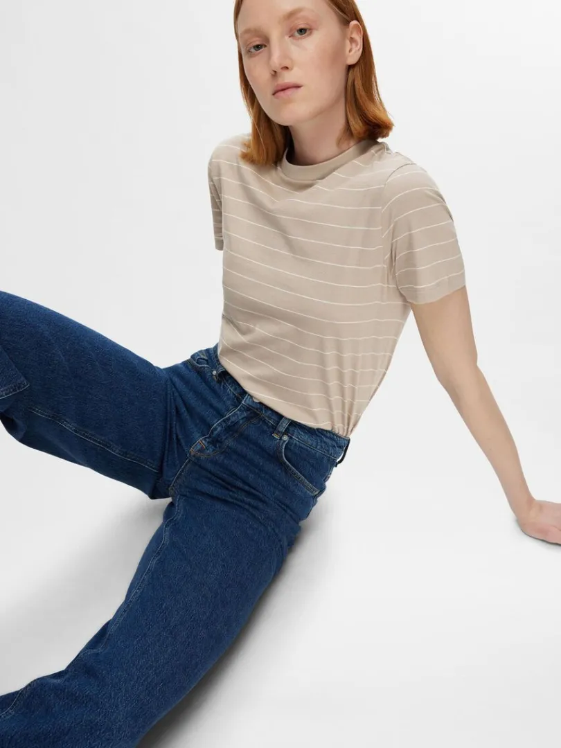 stribet_bomuld_tshirt_2-4.webp T-shirts>SELECTED STRIBET BOMULD T-SHIRT Beige