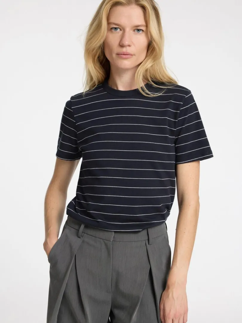 stribet_bomuld_tshirt_2.webp T-shirts>SELECTED STRIBET BOMULD T-SHIRT Blue