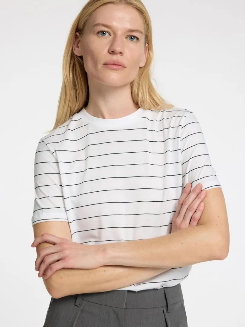 stribet_bomuld_tshirt_3-1.webp T-shirts>SELECTED STRIBET BOMULD T-SHIRT White