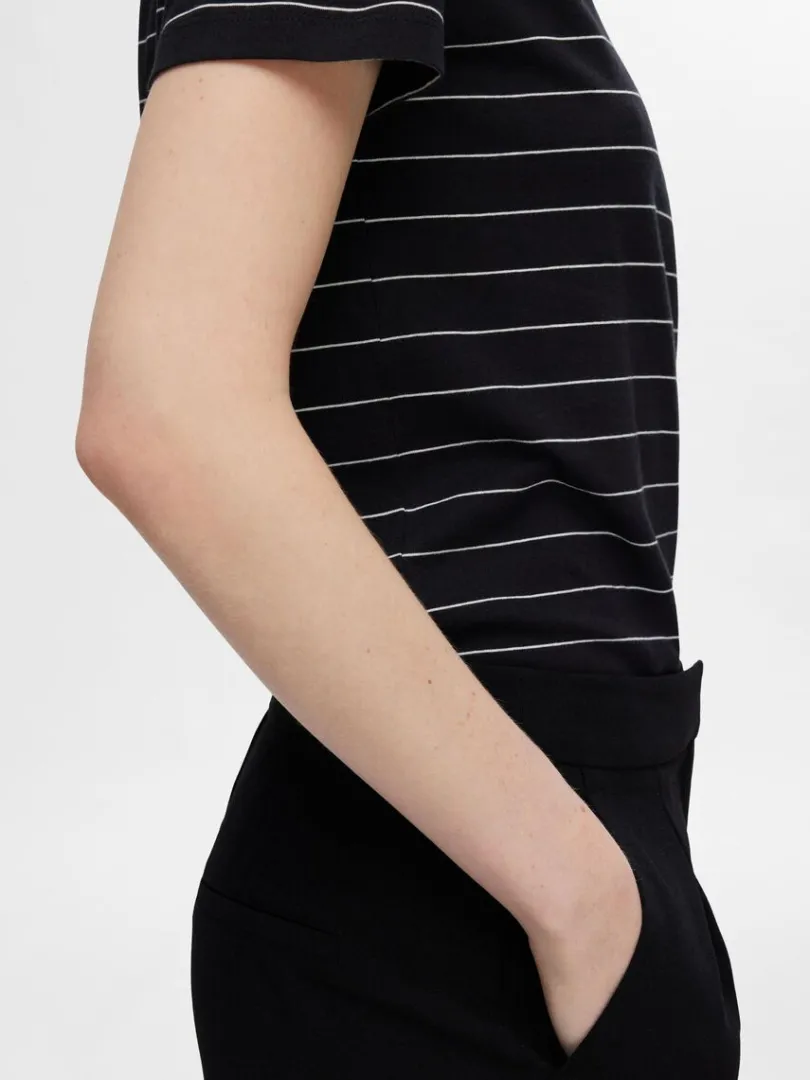 stribet_bomuld_tshirt_3-7.webp T-shirts>SELECTED STRIBET BOMULD T-SHIRT Black