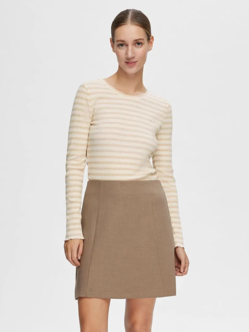 stribet_langrmet_tshirt_0-3.webp T-shirts>SELECTED STRIBET LANGÆRMET T-SHIRT Beige