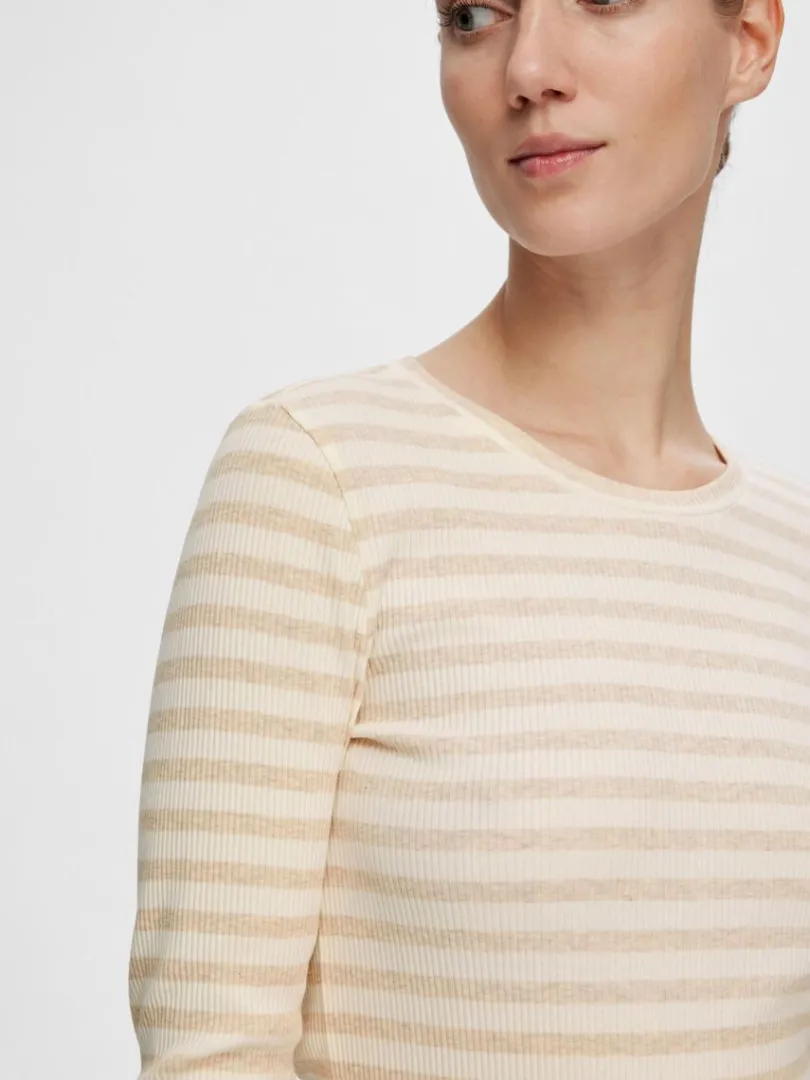 stribet_langrmet_tshirt_3-2.webp T-shirts>SELECTED STRIBET LANGÆRMET T-SHIRT Beige