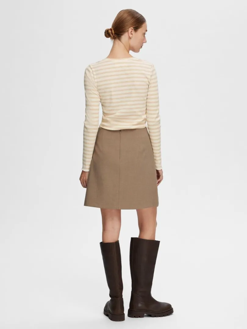 stribet_langrmet_tshirt_4-2.webp T-shirts>SELECTED STRIBET LANGÆRMET T-SHIRT Beige